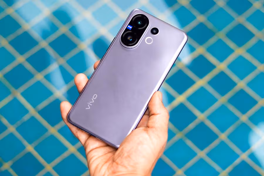 Vivo V60 (12GB RAM + 256GB storage)